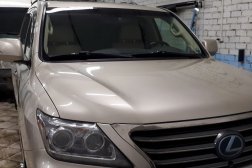 Установлено стекло на Лексус