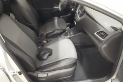 Поставили чехлы на сиденья  Хюндай Солярис