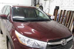 Установили лобовуху на Toyota Highlander